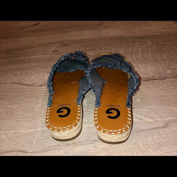 Guess -women’s slides - Jean material on top sz 7 - Picture 5 of 5